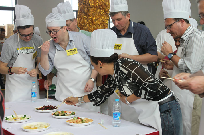 張家港舉辦外商種櫻花、享美食活動