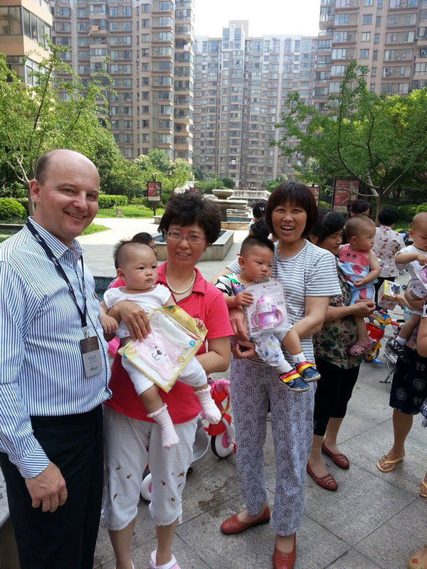 眾手相牽 關(guān)愛未來——南京金奧費爾蒙酒店管理團隊社區(qū)行