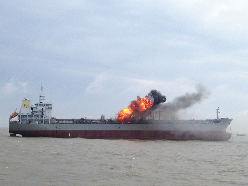 南黃海舉行大規模海上搜救綜合演習