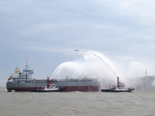 南黃海舉行大規模海上搜救綜合演習