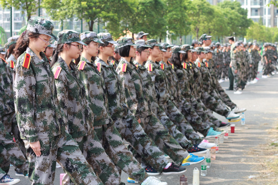 揚大“公主營”212名“花木蘭”集體寫“魔鬼日記”