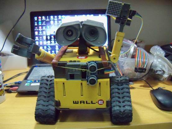 揚大學生成功研制“瓦力”機器人