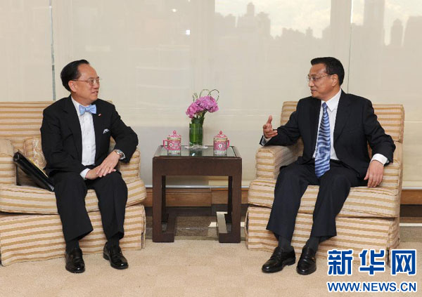 李克強(qiáng)會見香港特別行政區(qū)行政長官曾蔭權(quán)