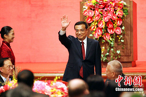 李克強(qiáng)出席港大百年校慶 用英語發(fā)表演講