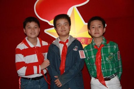 武漢“五道杠少年”網上走紅 網友稱其耍官腔