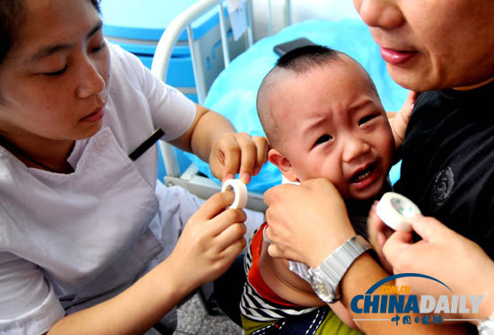 入伏第一天 各地忙貼“三伏貼”