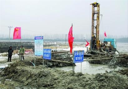 天寒地凍 搶抓筑路黃金期