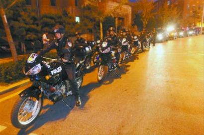 沈陽(yáng):60名特警全城夜巡