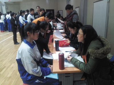 40余家企業派員面試給高二女孩開出萬元月薪