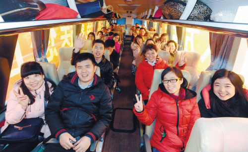 沈陽(yáng):255人免費(fèi)乘坐公益大巴回家過(guò)年