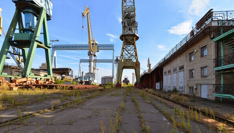 帝國(guó)的衰落:曾造出遼寧艦的造船廠如今雜草叢生