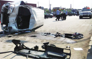 沈陽(yáng)：面包車(chē)逆行撞兩車(chē) 致6人傷（圖）