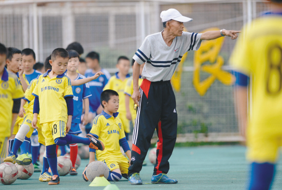 沈陽:一位75歲老教練的8年堅守(圖)