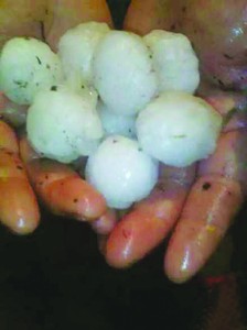 沈陽：新民降“冰蛋”20分鐘（圖）