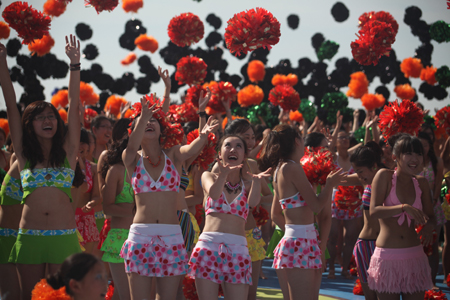 3090名比基尼美女驚現(xiàn)葫蘆島 刷新世界吉尼斯紀錄