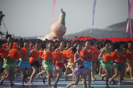 3090名比基尼美女驚現(xiàn)葫蘆島 刷新世界吉尼斯紀錄