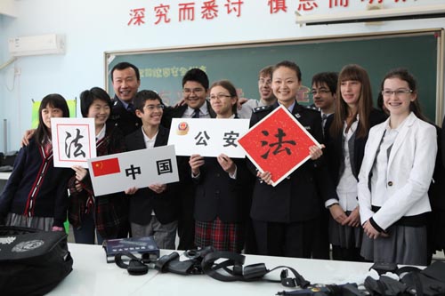 沈陽警官給外籍學生上安全教育課