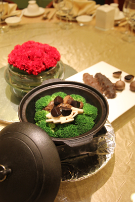 沈陽麗都索菲特推出“粵尚養生”黑蒜珍菌遼參煲