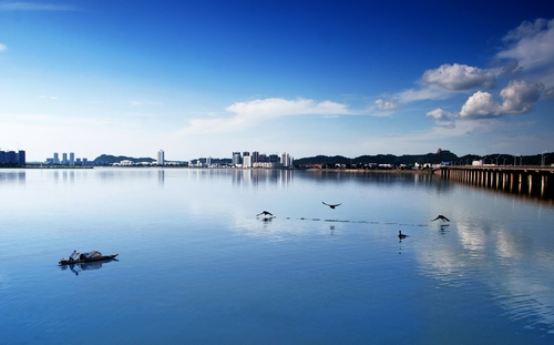 中國重點旅游網絡媒體代表采風遂寧