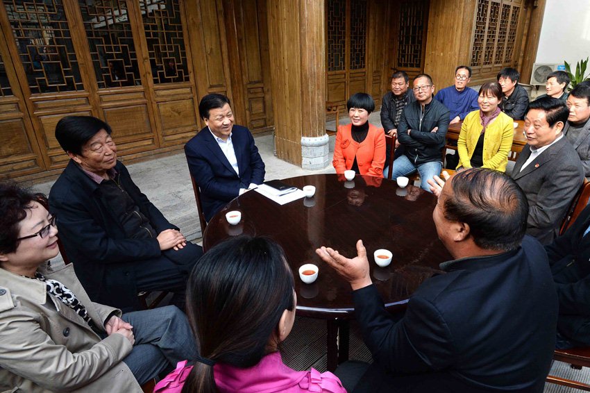 組圖：習近平等到第二批黨的群眾路線教育實踐活動聯系點調研指導工作