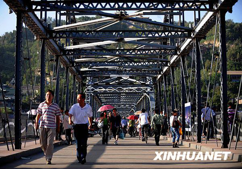 百年黃河鐵橋見證蘭州變遷