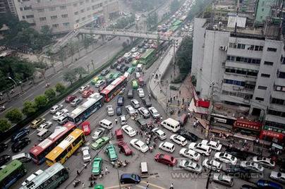 8成網友反對成都出租車調價 半數網友拒絕打的