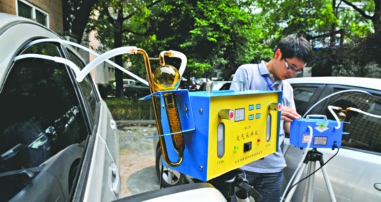 網傳汽車暴曬后苯致癌?記者測試證實苯不超標甲醛超