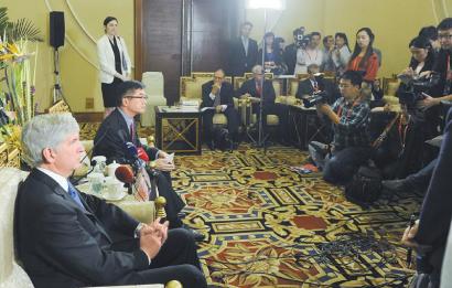 歐駱家輝再來蓉:四川是很好投資地