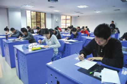 公務員考試3.8萬人缺考 最牛校長入題