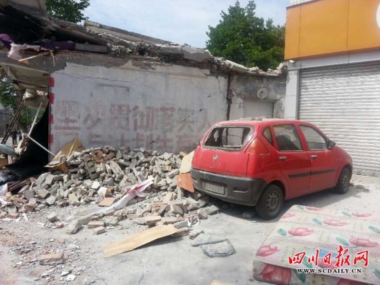 四川日報(bào)記者直擊震區(qū)現(xiàn)場：蘆山縣龍門鄉(xiāng)紅星村