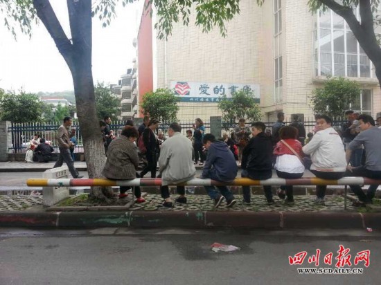 四川日報記者直擊震區(qū)現(xiàn)場：蘆山縣龍門鄉(xiāng)紅星村