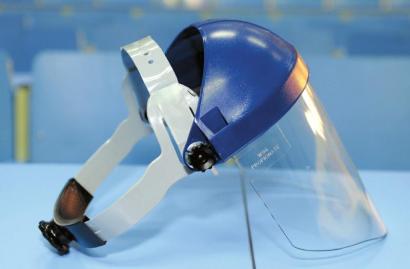 揭秘四川援非醫(yī)療隊特制裝備:13件套防護服 23道穿戴程序