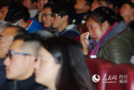 記者講述四川藏區(qū)一線電力工人背后故事 觀眾感動流淚