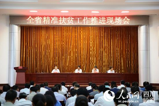 堅持“雙輪驅(qū)動” 強力推進四川扶貧攻堅