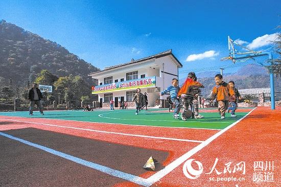 堅持“雙輪驅動” 強力推進四川扶貧攻堅