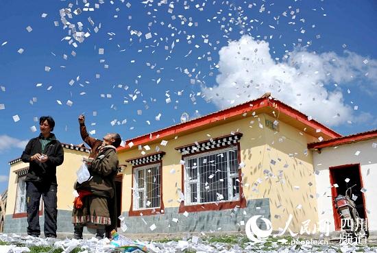 堅持“雙輪驅動” 強力推進四川扶貧攻堅