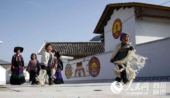 堅持“雙輪驅動” 強力推進四川扶貧攻堅
