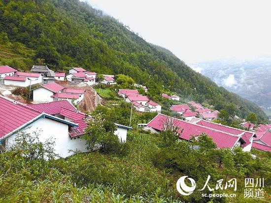 堅持“雙輪驅動” 強力推進四川扶貧攻堅