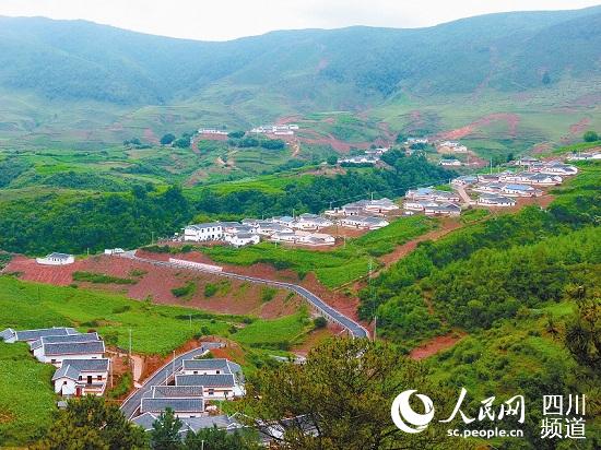 堅持“雙輪驅動” 強力推進四川扶貧攻堅