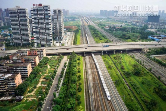 航拍:白云下的四川是這樣的!