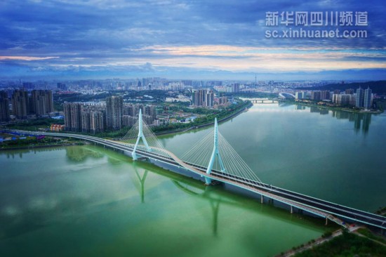 航拍：白云下的四川是這樣的！