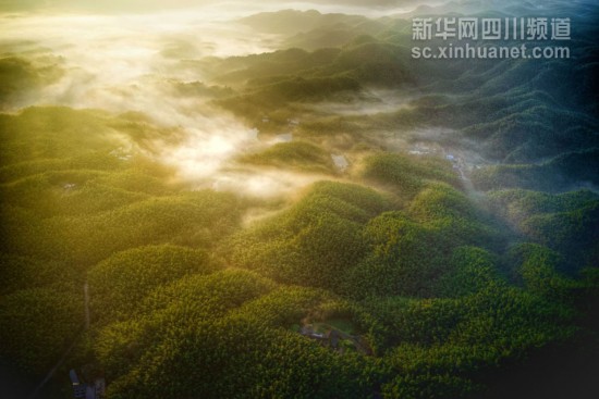 航拍：白云下的四川是這樣的！