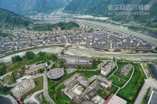 航拍：白云下的四川是這樣的！