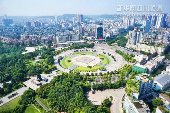 航拍:白云下的四川是這樣的!