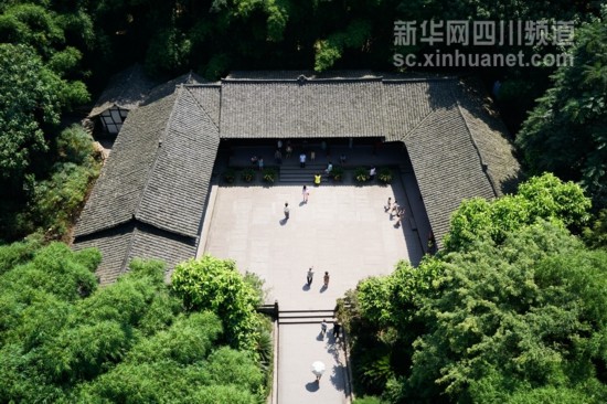 航拍：白云下的四川是這樣的！