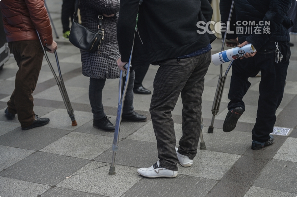 成都?xì)埣踩苏衅笗?huì) 提供1200多個(gè)崗位