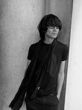 成都當(dāng)代美術(shù)館舉辦知名設(shè)計(jì)師殷九龍個(gè)展