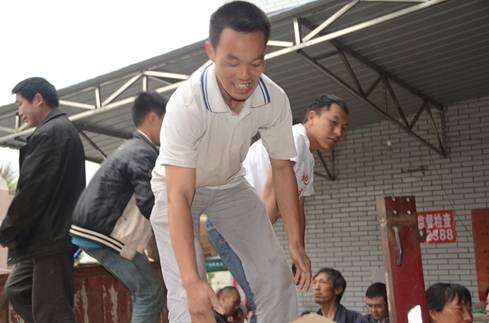 四川大學(xué)商學(xué)院EMBA“雪中送炭”情暖災(zāi)區(qū)