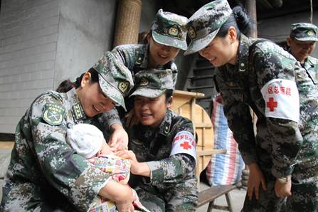 “六一”節前送祝福 醫療隊回訪“地震寶寶”