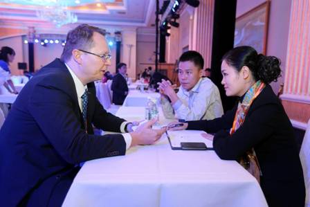 中歐商務合作洽談會成都召開 簽約總額達2.7億美元